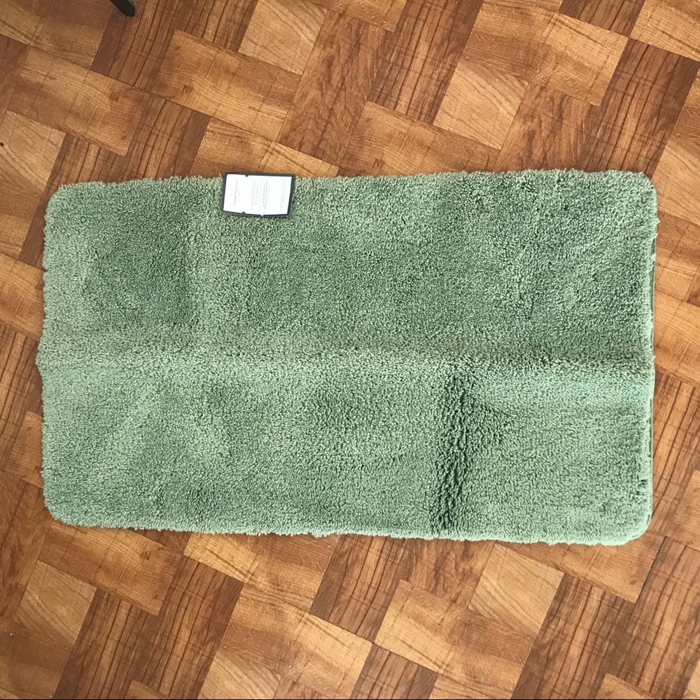 Threshold Performance Bath Rug brand new